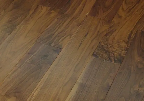 Паркетная доска Wood Bee Classik Орех Американский Gloss 30%